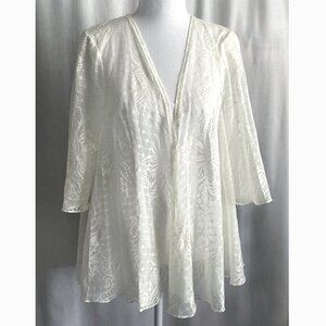 Women's blouse, size S.Off-white color lace. Open front. Relaxed fit